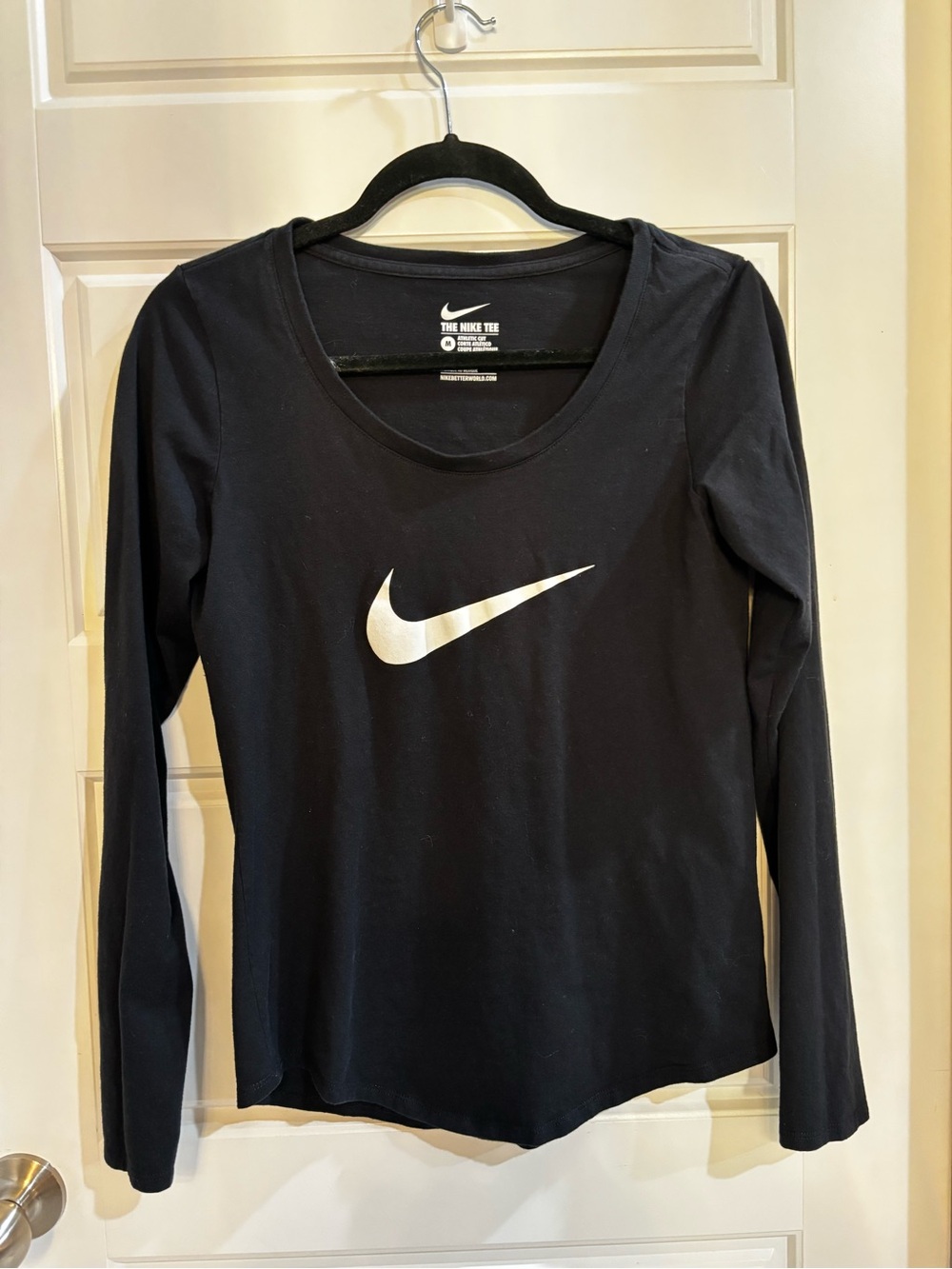 Nike Women’s Black Long-Sleeve Logo Tee medium